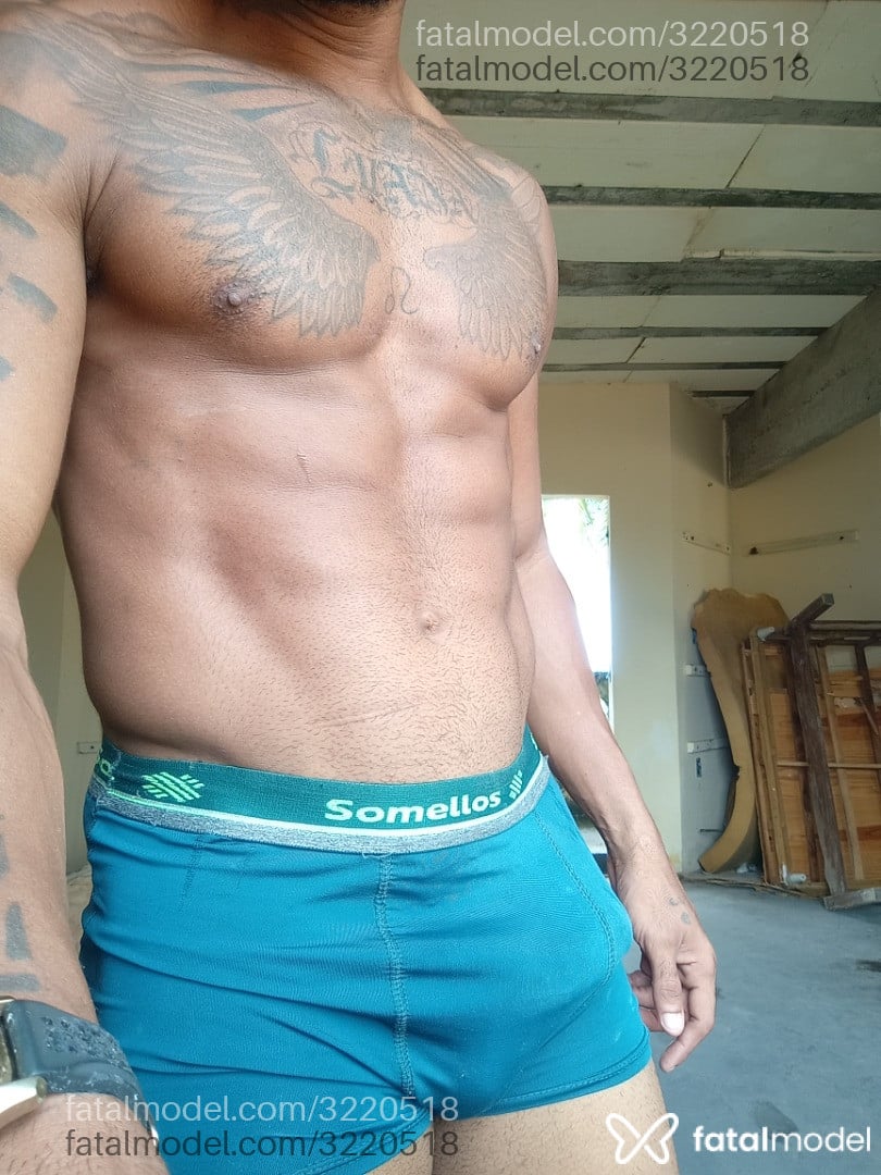 Acompanhante homem morena (o) de olhos castanhos em Virtual - Tasmânia