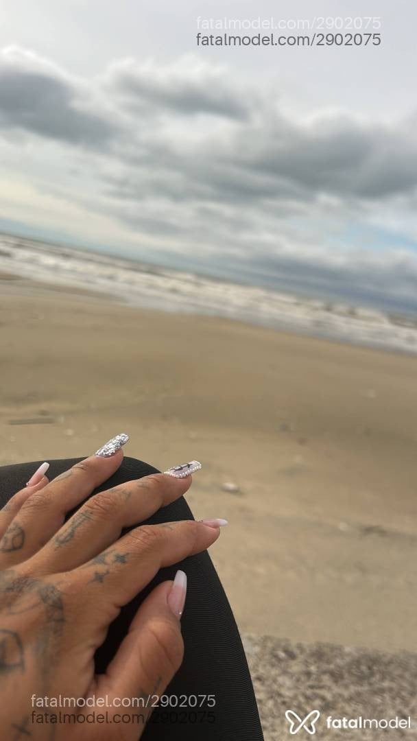 Acompanhante mulher morena (o) de olhos castanhos - Camila