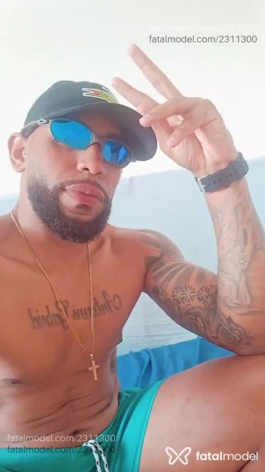 Acompanhante homem sem cabelo de olhos castanhos em São Paulo - Araujo