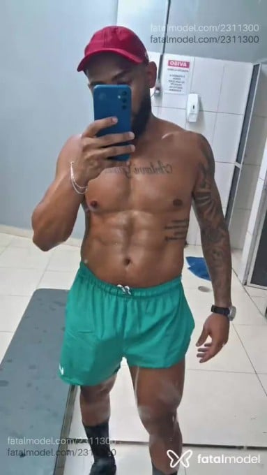 Acompanhante homem sem cabelo de olhos castanhos em São Paulo - Araujo