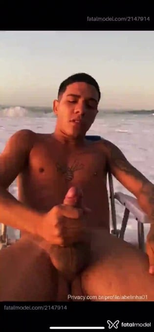 Acompanhante homem com cabelo castanho de olhos castanhos - Arthur Aguiar