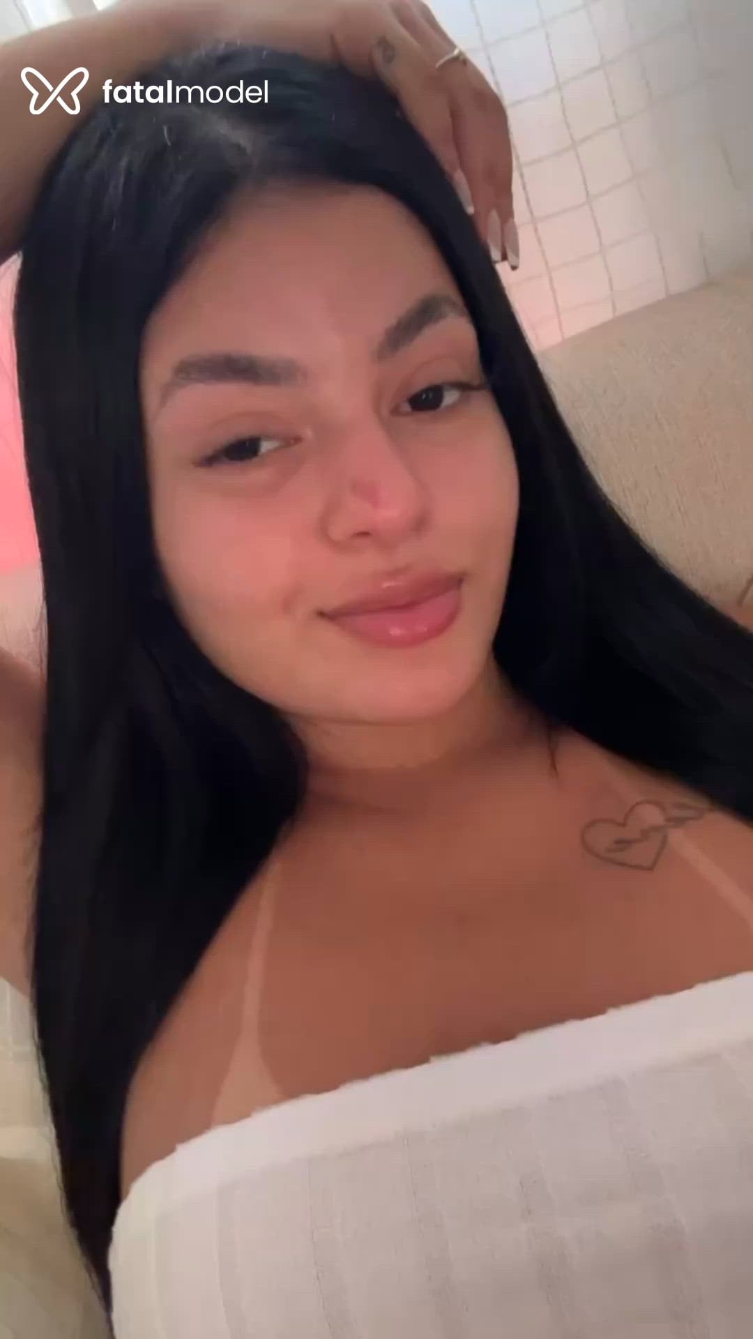 Acompanhante mulher morena (o) de olhos castanhos - Thaís