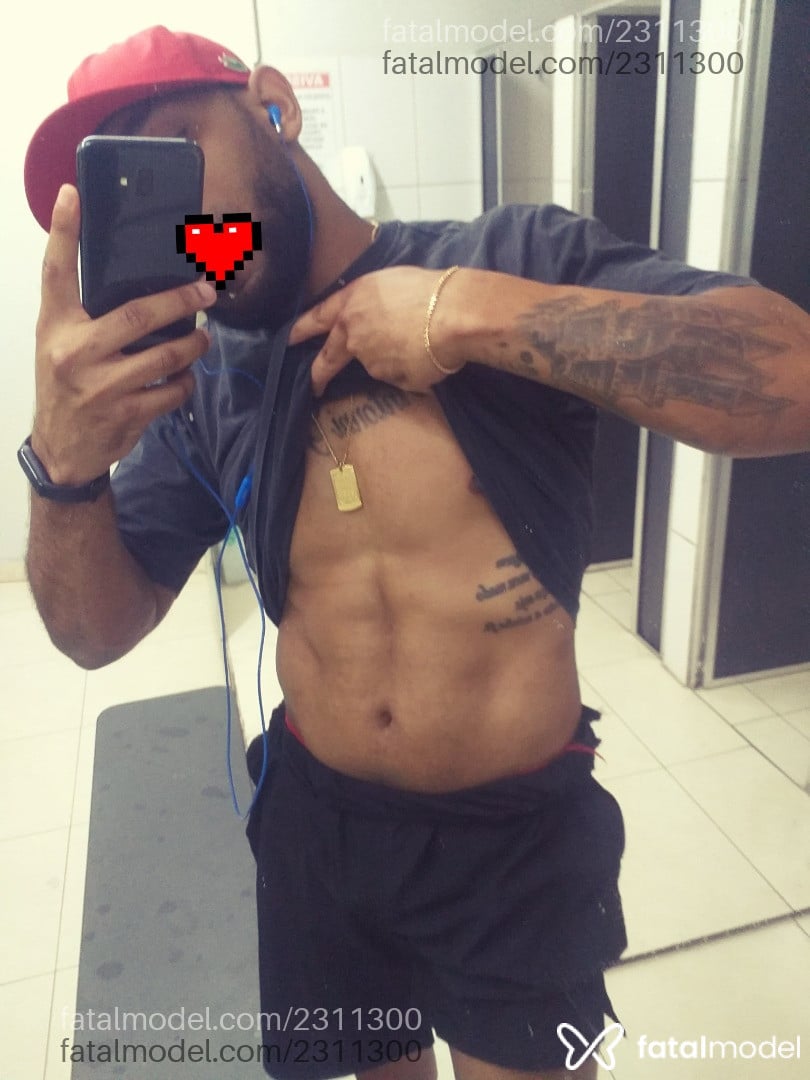 Acompanhante homem sem cabelo de olhos castanhos em São Paulo - Araujo