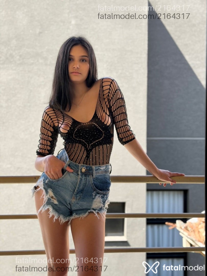 Acompanhante mulher com cabelo castanho de olhos castanhos em Curitiba - Aurora Sentinella