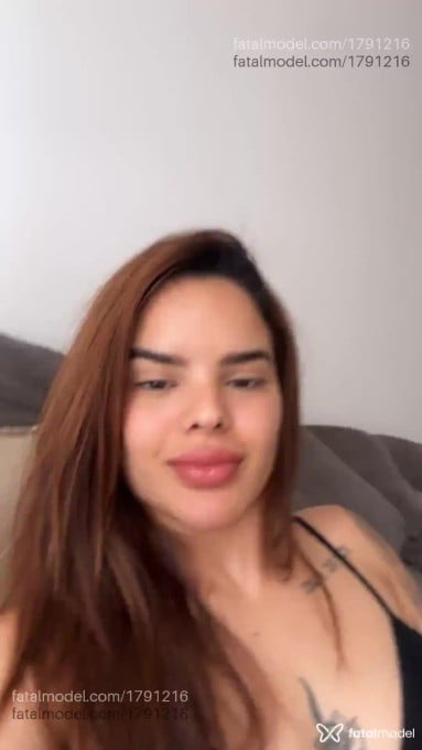 Acompanhante mulher morena (o) de olhos pretos em Curitiba - Hilary