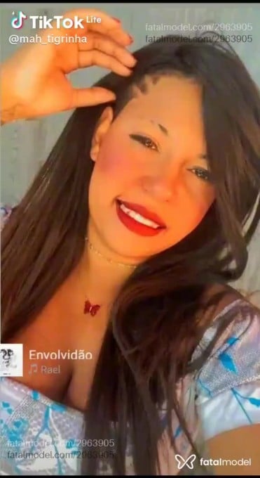 Acompanhante mulher com cabelo castanho de olhos castanhos - Mah Tigrinha Acompanhante mulher com cabelo castanho de olhos castanhos - Mah Tigrinha