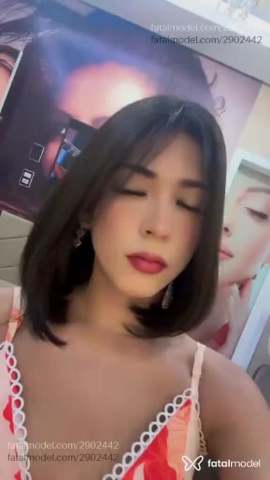 Acompanhante mulher trans com cabelo castanho de olhos castanhos em Curitiba - Victoria