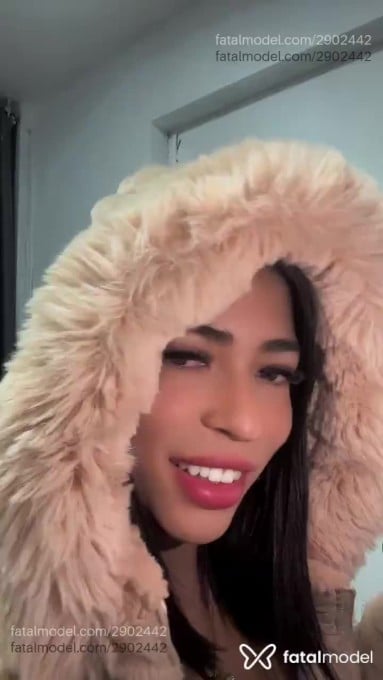 Acompanhante mulher trans com cabelo castanho de olhos castanhos em Curitiba - Victoria