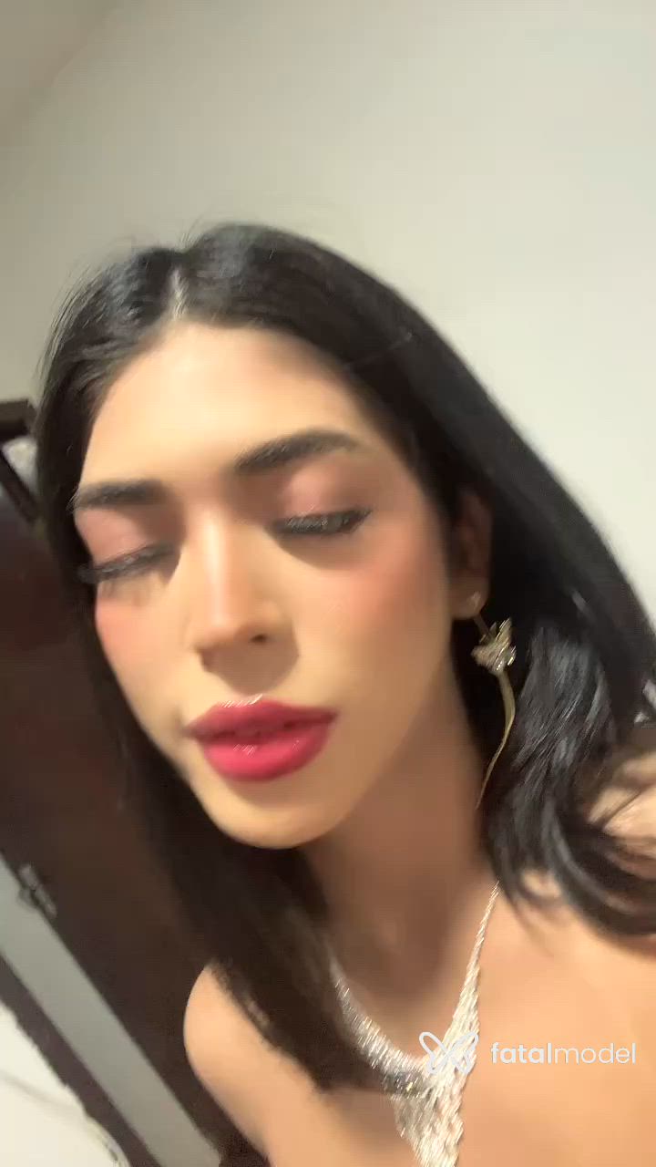 Acompanhante mulher trans com cabelo castanho de olhos castanhos - Victoria