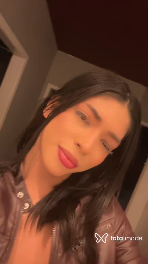 Acompanhante mulher trans com cabelo castanho de olhos castanhos - Victoria