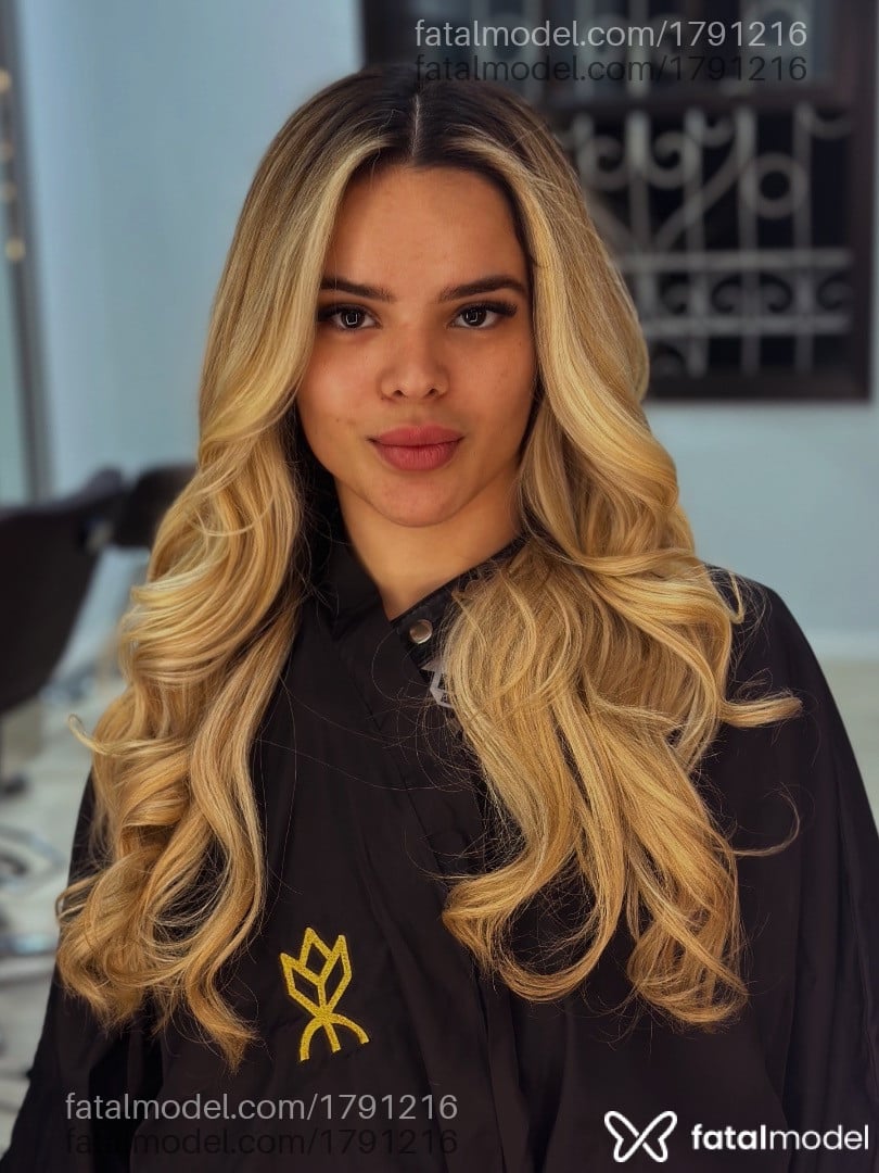 Acompanhante mulher morena (o) de olhos pretos em Curitiba - Hilary