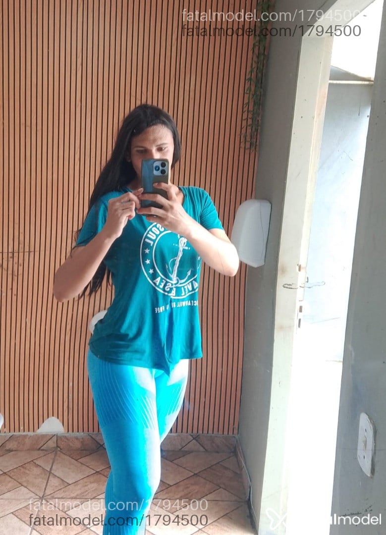 Acompanhante mulher trans com cabelo castanho de olhos castanhos em Lucas do Rio Verde - Samyrra