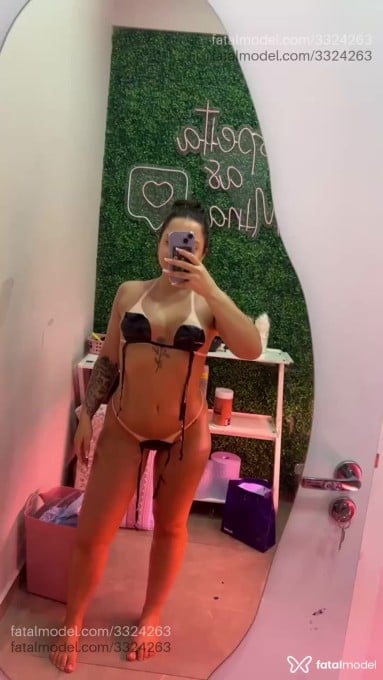 Acompanhante mulher com cabelo castanho de olhos verdes em São Paulo - Clara Santos
