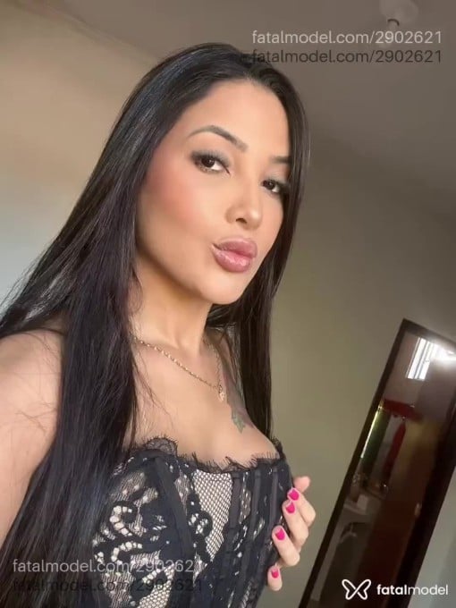 Acompanhante mulher com cabelo castanho de olhos castanhos em Curitiba - Isadora Alencar
