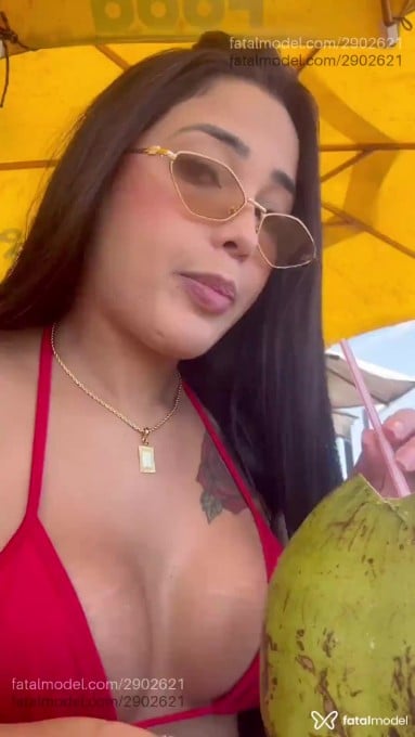 Acompanhante mulher com cabelo castanho de olhos castanhos em Curitiba - Isadora Alencar