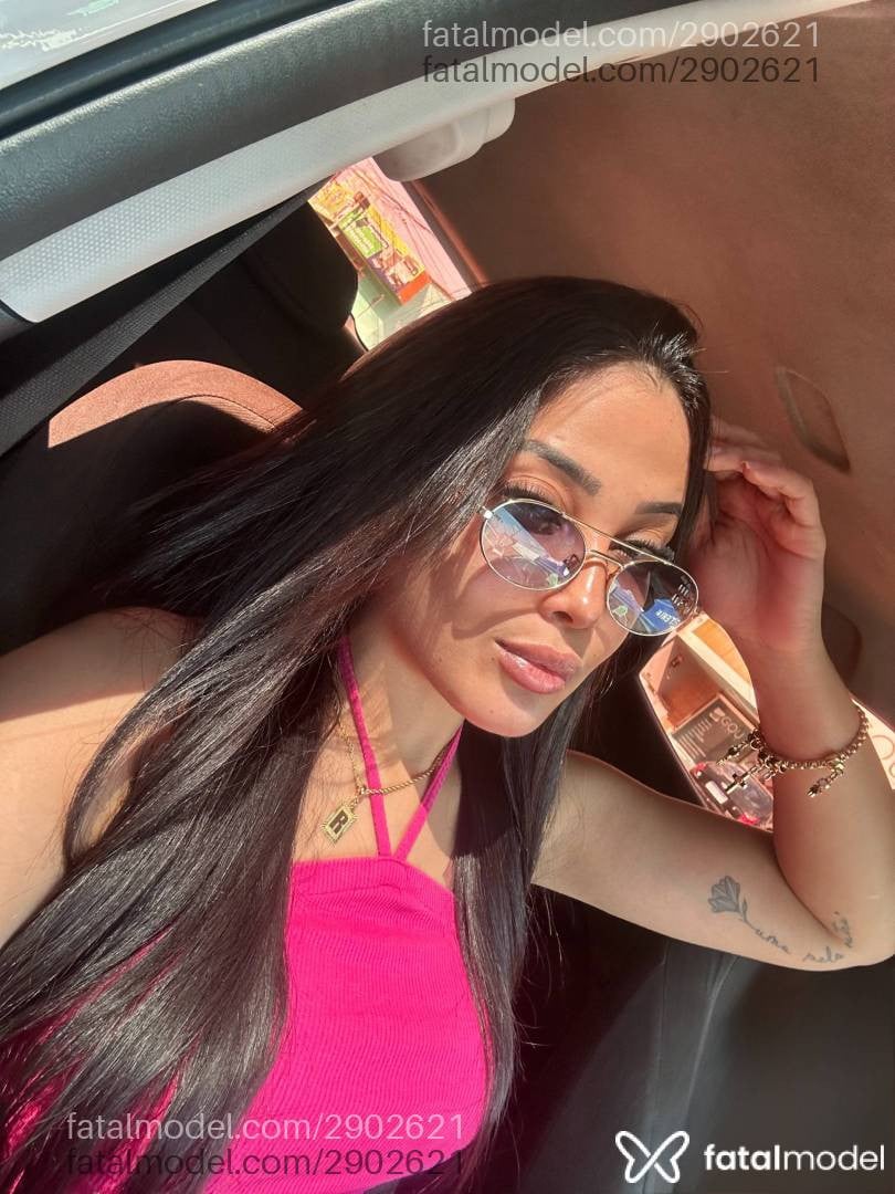 Acompanhante mulher com cabelo castanho de olhos castanhos em Curitiba - Isadora Alencar