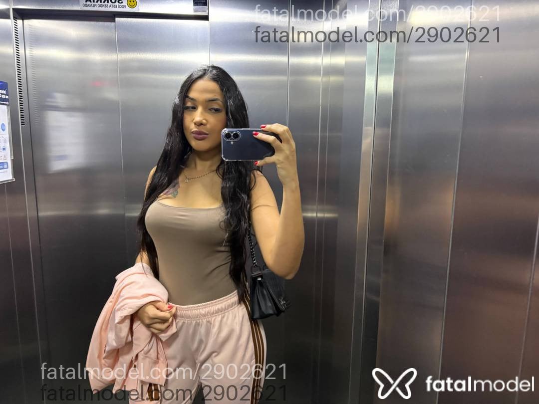 Acompanhante mulher com cabelo castanho de olhos castanhos em Curitiba - Isadora Alencar