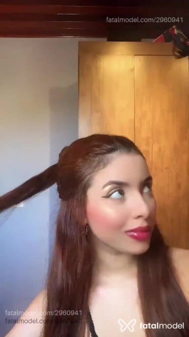 Acompanhante mulher ruiva (o) de olhos castanhos em Virtual - Sibely Xavier
