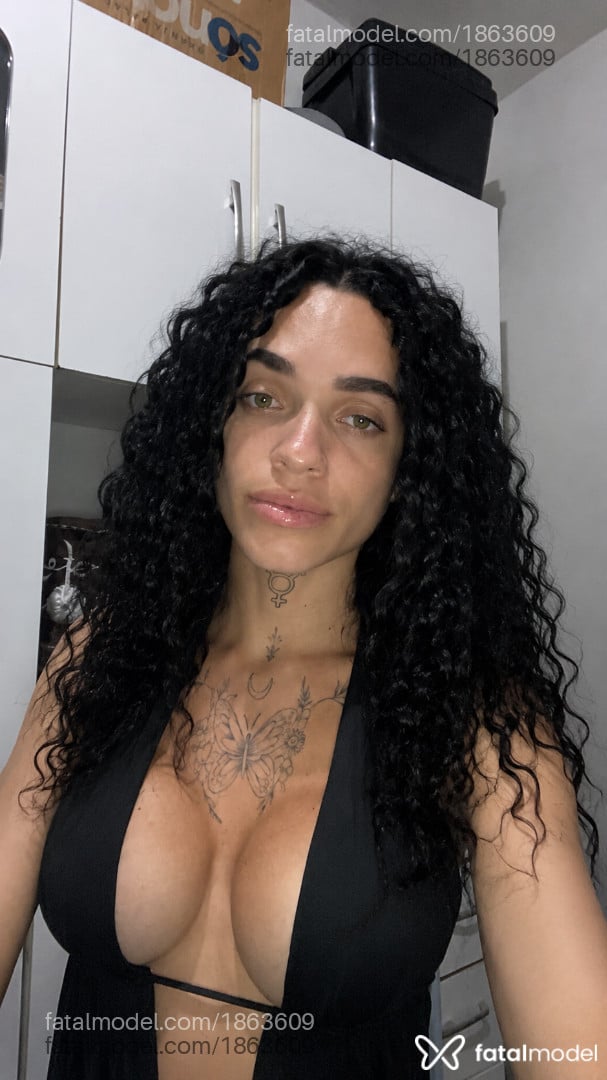 Acompanhante mulher trans morena (o) de olhos verdes em Caruaru - Luany