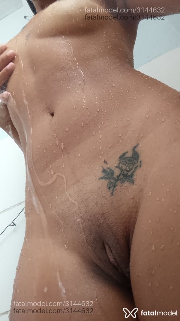 Acompanhante mulher morena (o) de olhos castanhos em São Pedro da Aldeia - Preta