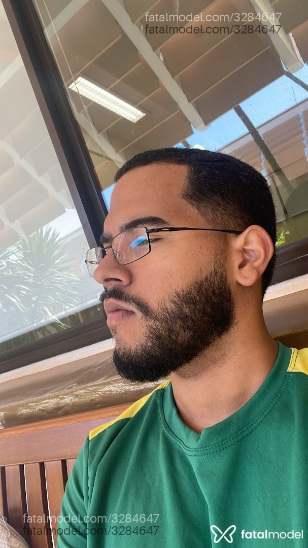 Acompanhante homem morena (o) de olhos castanhos em Itapema - Mineirinho