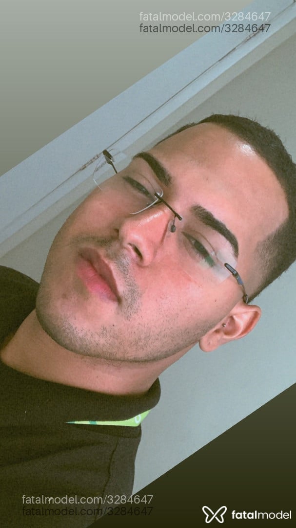 Acompanhante homem morena (o) de olhos castanhos em Itapema - Mineirinho