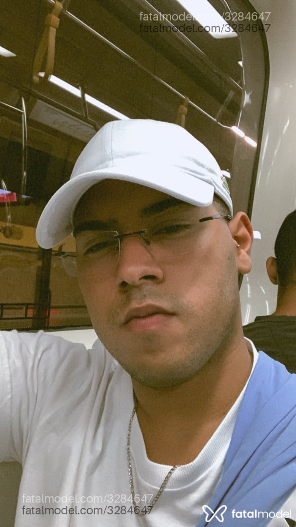 Acompanhante homem morena (o) de olhos castanhos em Itapema - Mineirinho