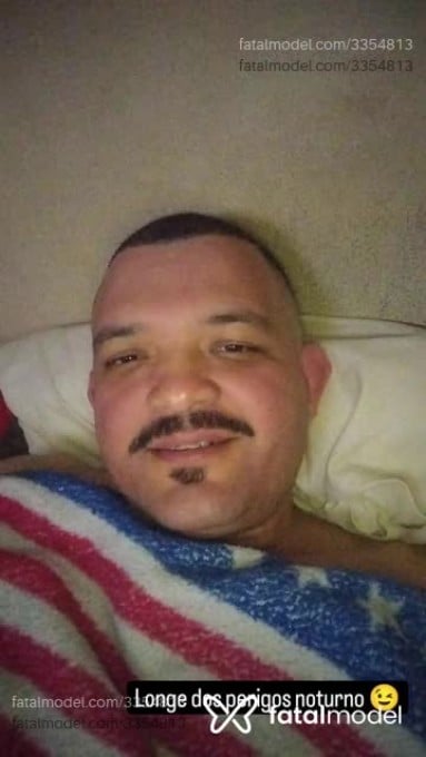 Acompanhante homem com cabelo castanho de olhos castanhos em Itajaí Acompanhante homem com cabelo castanho de olhos castanhos em Itajaí - Danadinho