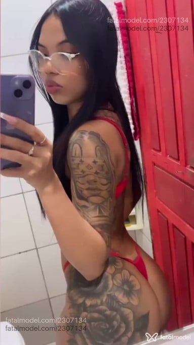 Acompanhante mulher morena (o) de olhos pretos em Comodoro - Sabrina