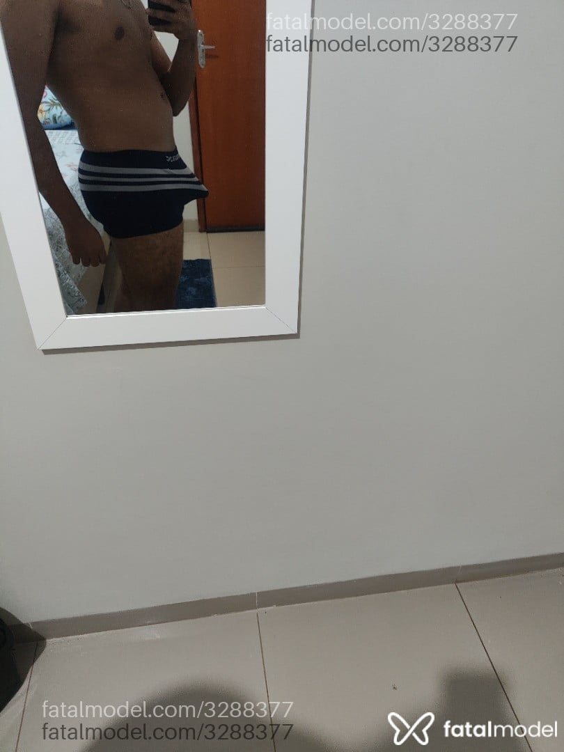 Acompanhante homem morena (o) de olhos pretos - Victor Acompanhante homem morena (o) de olhos pretos - Victor