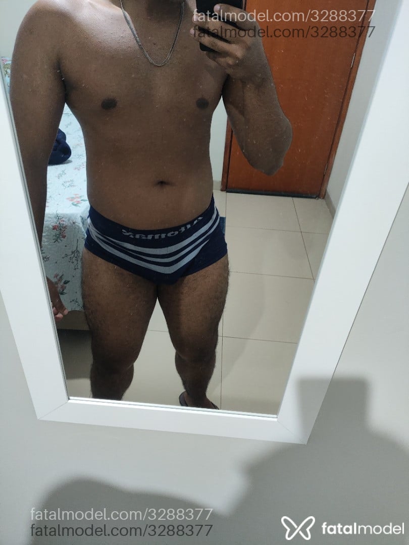 Acompanhante homem morena (o) de olhos pretos - Victor Acompanhante homem morena (o) de olhos pretos - Victor