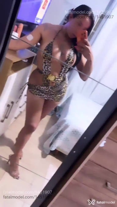 Acompanhante mulher trans morena (o) de olhos verdes em Varginha - Adriélly Bumbumgg