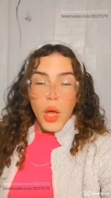 Acompanhante mulher trans com cabelo castanho de olhos verdes em Cascavel Acompanhante mulher trans com cabelo castanho de olhos verdes em Cascavel - Rebecca