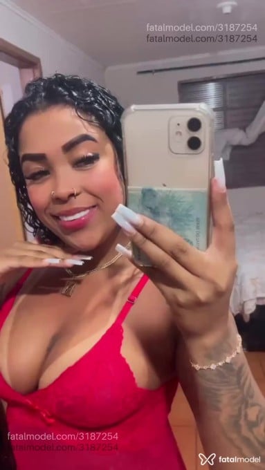 Acompanhante mulher morena (o) de olhos castanhos em Porto Alegre Acompanhante mulher morena (o) de olhos castanhos em Porto Alegre - Babyviicko