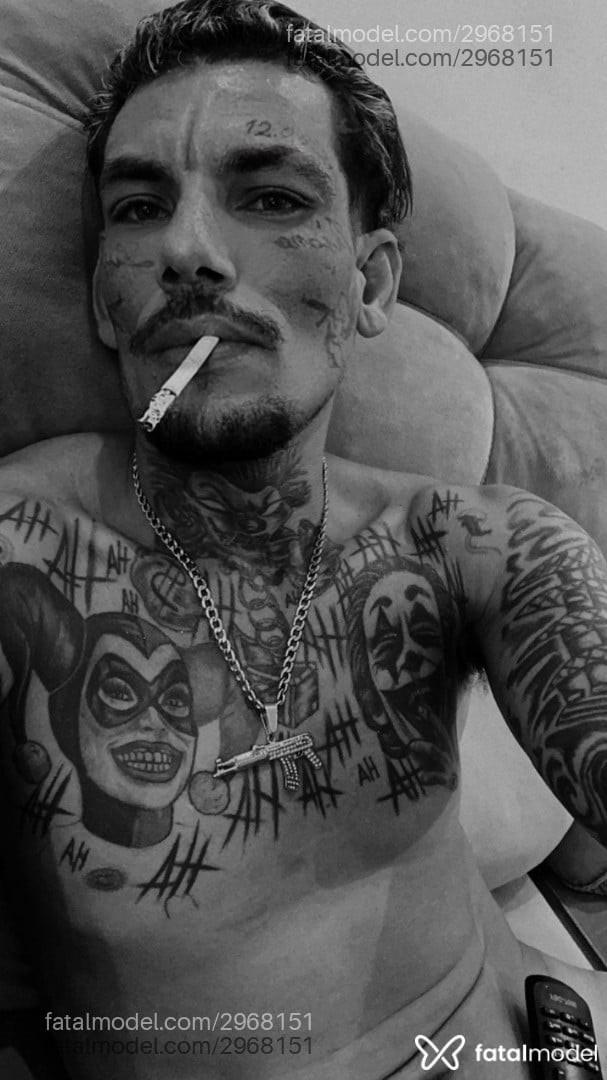 Acompanhante homem loira (o) de olhos verdes - Monster