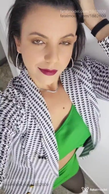Acompanhante mulher com cabelo castanho de olhos verdes em Curitiba - Gisele Machado