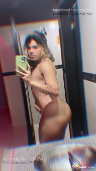 Acompanhante mulher trans com cabelo castanho de olhos castanhos em Brasília - Kelly Santos