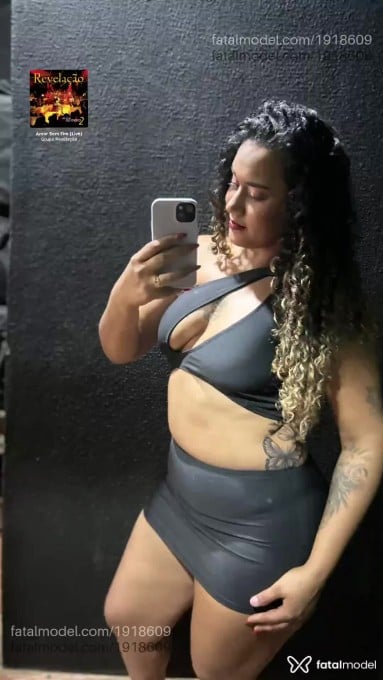 Acompanhante mulher morena (o) de olhos pretos - Júlia Acompanhante mulher morena (o) de olhos pretos - Júlia