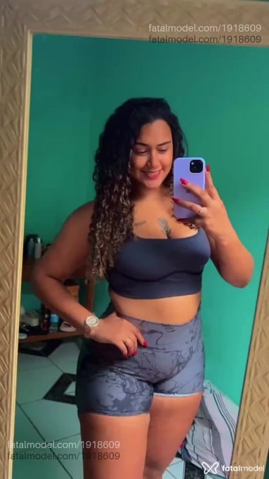 Acompanhante mulher morena (o) de olhos pretos - Júlia Acompanhante mulher morena (o) de olhos pretos - Júlia