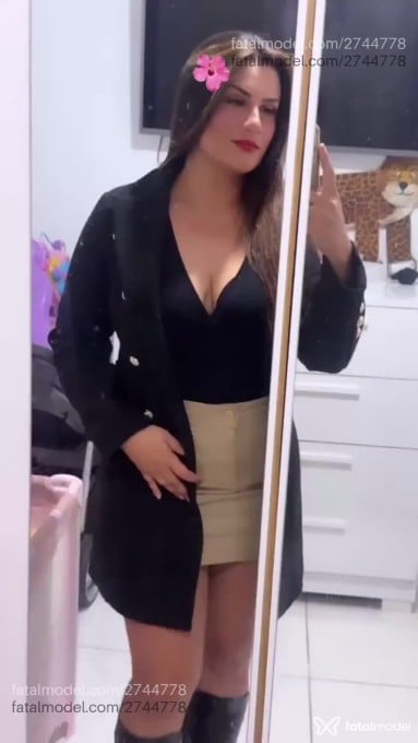 Acompanhante mulher com cabelo castanho de olhos castanhos em Itajaí - Letícia Vidal