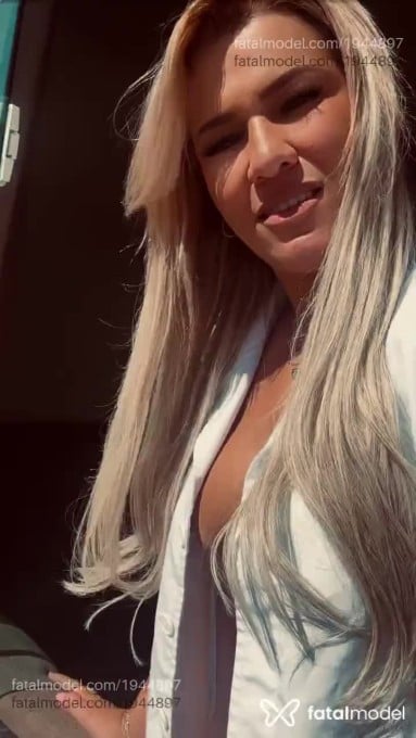 Acompanhante mulher loira (o) de olhos mel em Araxá - Izza Prado