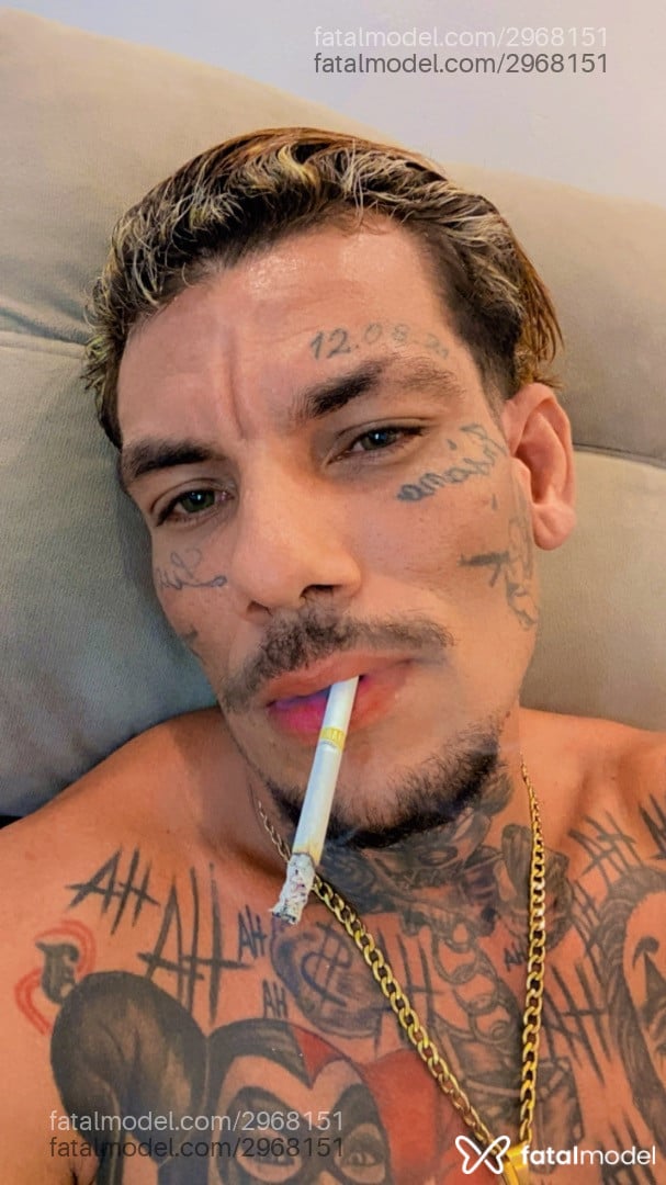 Acompanhante homem loira (o) de olhos verdes - Monster