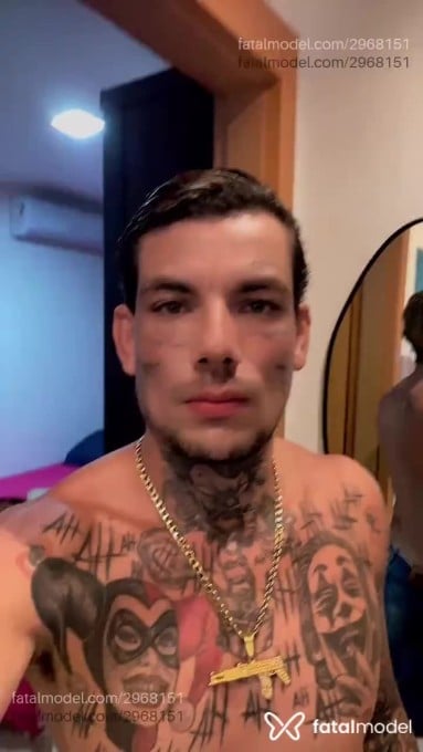 Acompanhante homem loira (o) de olhos verdes - Monster