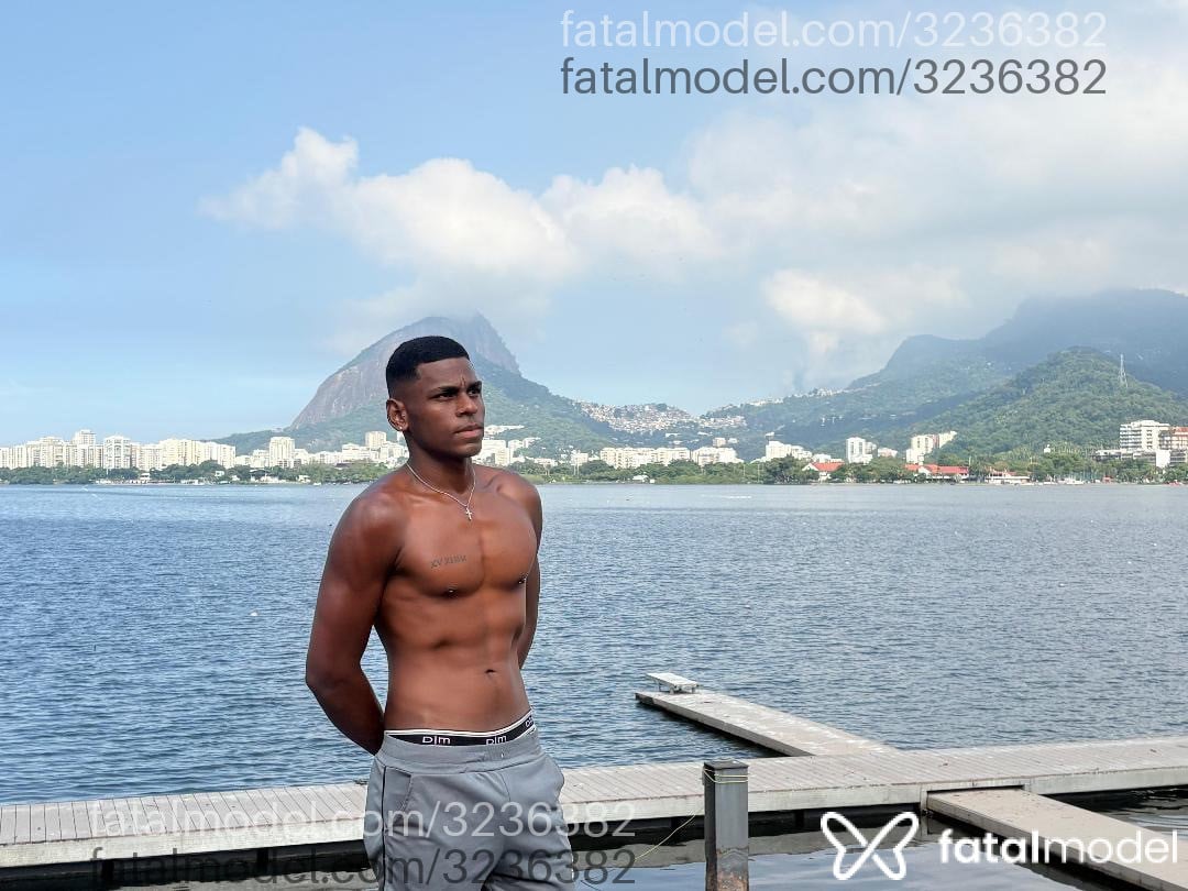 Acompanhante homem morena (o) de olhos castanhos em Rio de Janeiro - Carlos