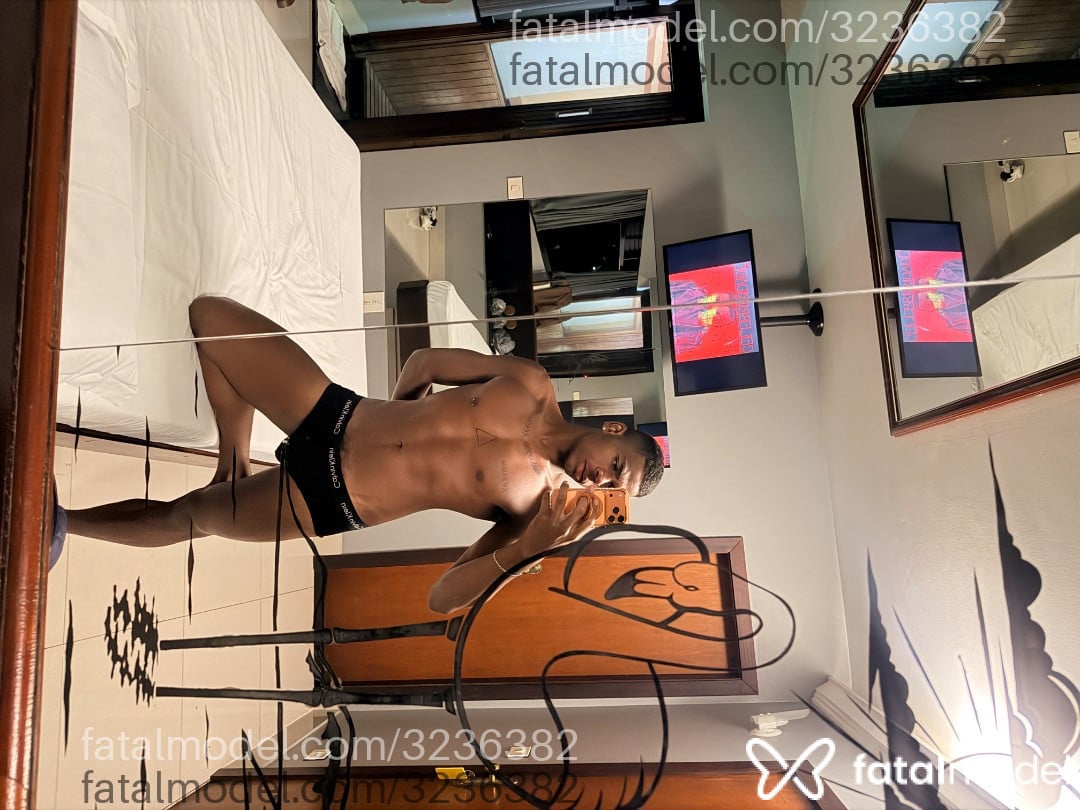 Acompanhante homem morena (o) de olhos castanhos em Rio de Janeiro - Carlos