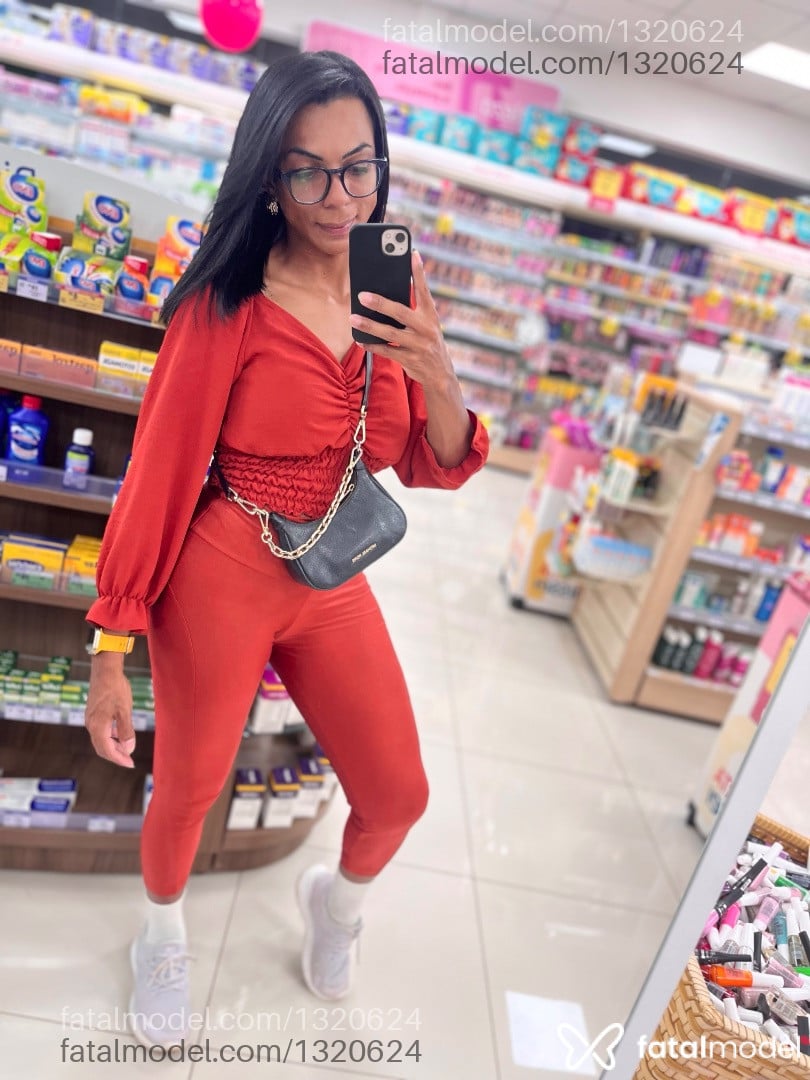 Acompanhante mulher trans morena (o) de olhos castanhos em Londrina - Lara Ferrari