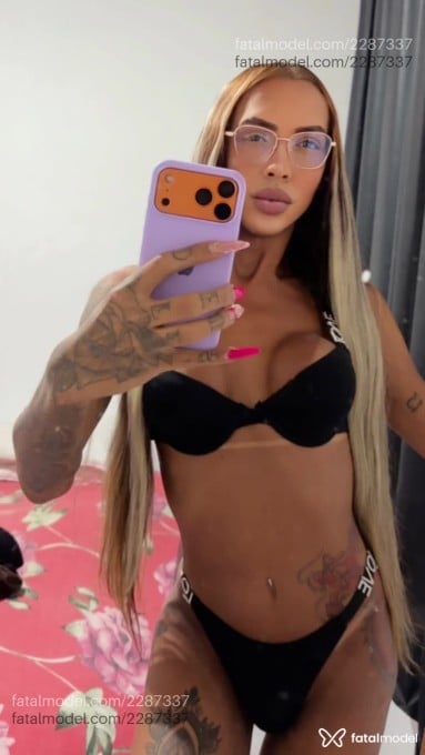 Acompanhante mulher trans morena (o) de olhos mel em Extrema Acompanhante mulher trans morena (o) de olhos mel em Extrema - Hanna Colucci