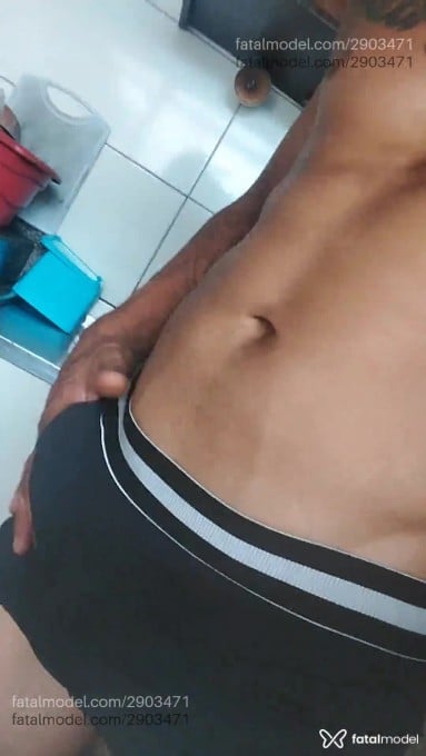 Acompanhante homem morena (o) de olhos castanhos em São Francisco do Sul - Yuri Martins