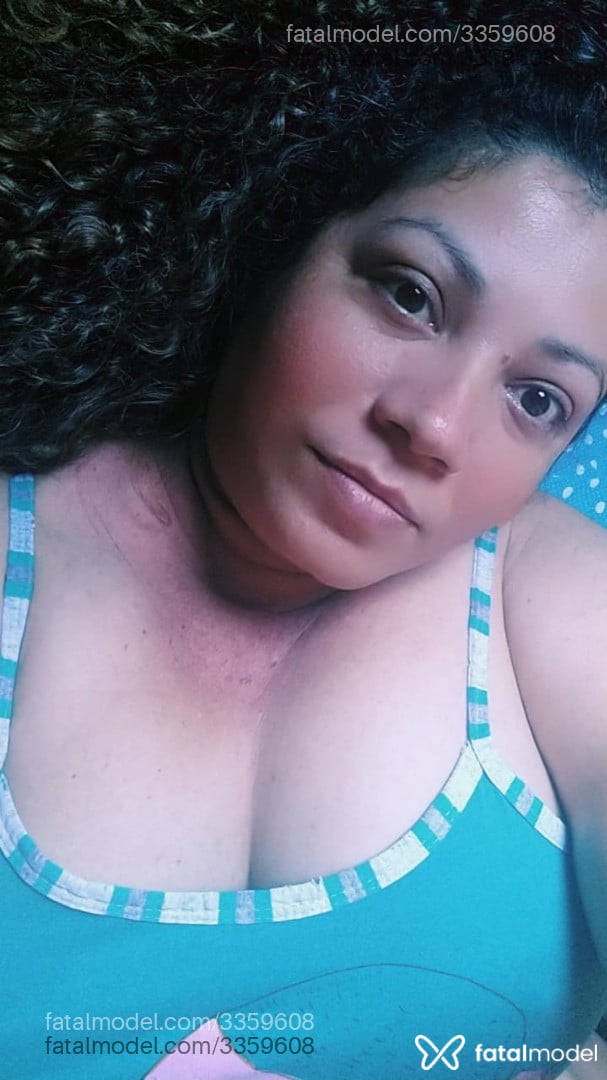 Acompanhante mulher loira (o) de olhos castanhos em Virtual - Aline
