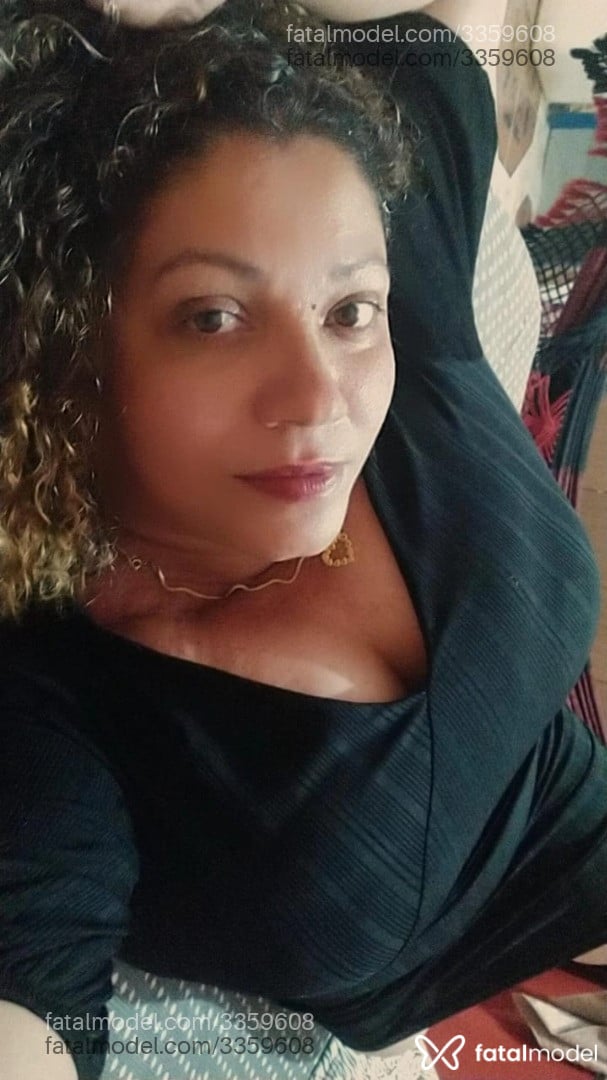 Acompanhante mulher loira (o) de olhos castanhos em Virtual - Aline
